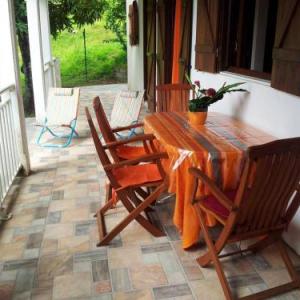 Apartment with one bedroom in Petit Bourg with enclosed garden and WiFi 3 km from the beach 