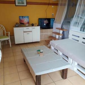 Studio in Vieux habitants with wonderful sea view enclosed garden and WiFi 