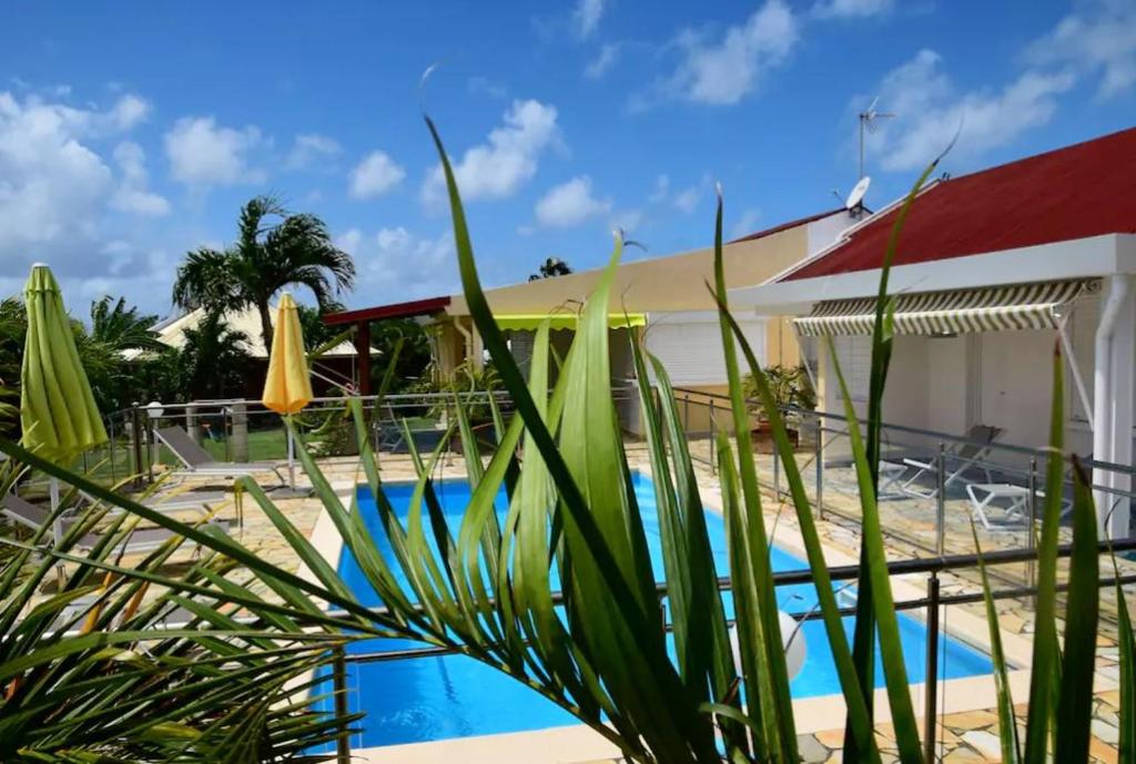 House with 4 bedrooms in Saint Francois with private pool enclosed garden and WiFi 3 km from the beach - image 2