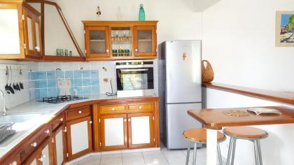 House with 2 bedrooms in Vieux Habitants with wonderful sea view enclosed garden and WiFi 2 km from the beach - image 2