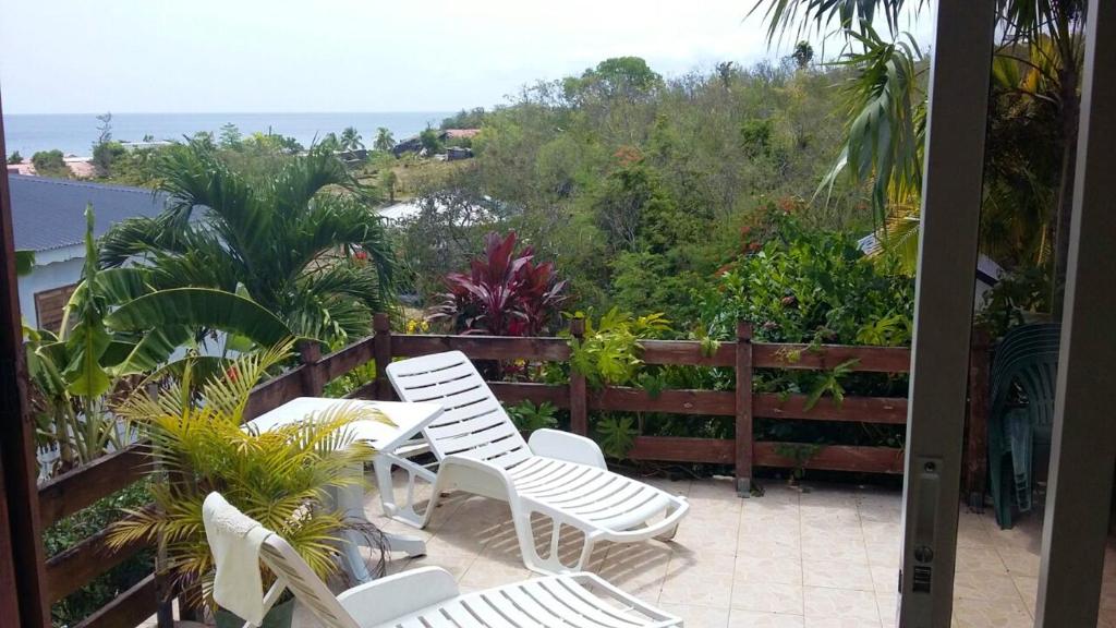 Studio in Marigot with wonderful sea view enclosed garden and WiFi - main image