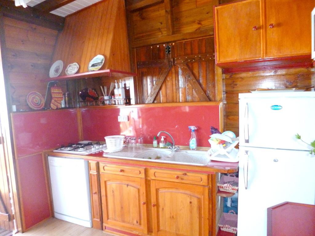 Chalet with one bedroom in Le Moule with furnished terrace and WiFi 3 km from the beach - image 4
