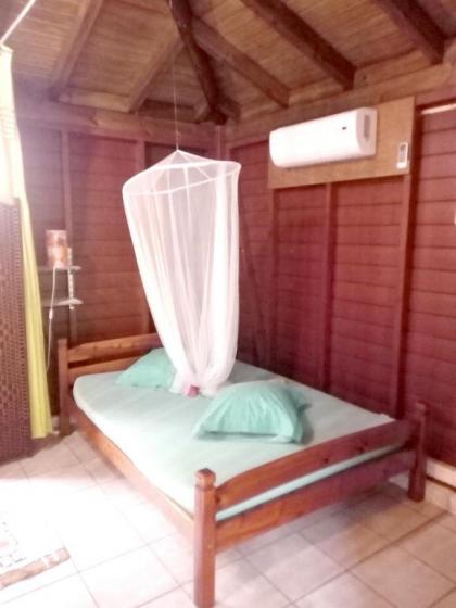 Bungalow with one bedroom in Le Gosier with shared pool furnished garden and WiFi 3 km from the beach - image 10