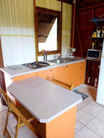 Bungalow with one bedroom in Le Gosier with shared pool furnished garden and WiFi 3 km from the beach - image 7