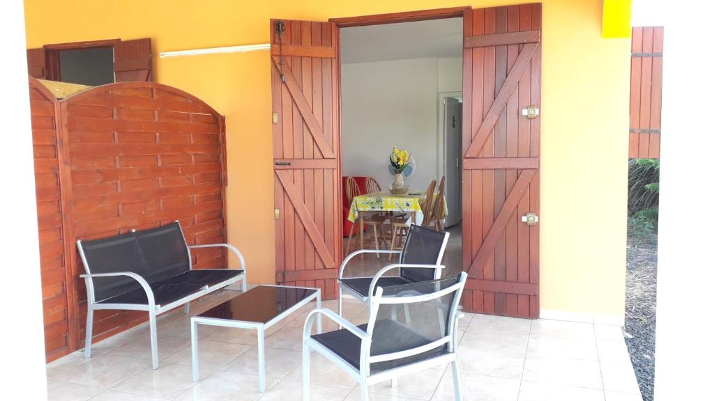 Apartment with one bedroom in Capesterre Belle Eau with enclosed garden and WiFi 8 km from the beach - image 3