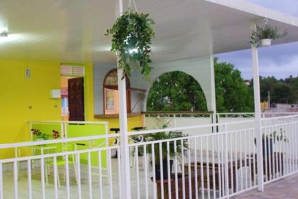 House with one bedroom in Le Gosier with furnished terrace and WiFi 3 km from the beach - image 2