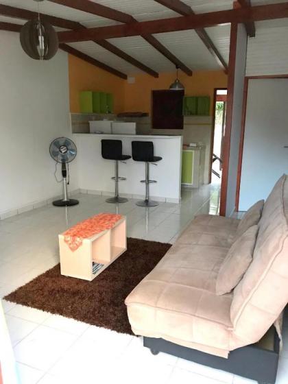House with one bedroom in Le Gosier with enclosed garden and WiFi 10 km from the beach - image 1