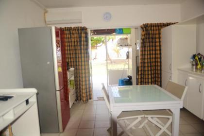 Studio in Le Moule with wonderful sea view enclosed garden and WiFi - image 4