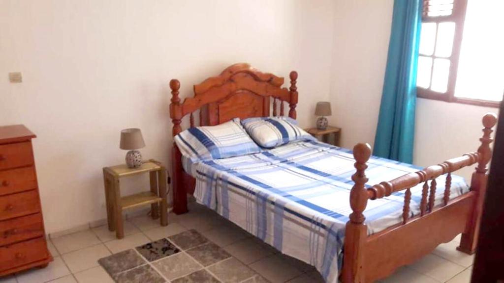 House with 2 bedrooms in Le Gosier with wonderful sea view and enclosed garden 2 km from the beach - image 2
