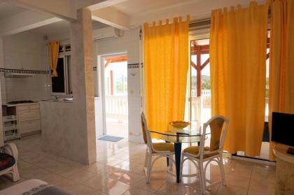 Studio in Le Gosier with furnished terrace and WiFi 3 km from the beach - image 2