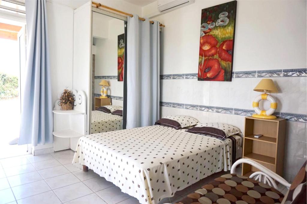 Studio in Le Gosier with furnished terrace and WiFi 3 km from the beach - image 3