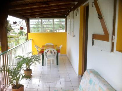 House with 2 bedrooms in Le Moule with enclosed garden and WiFi 2 km from the beach - image 17