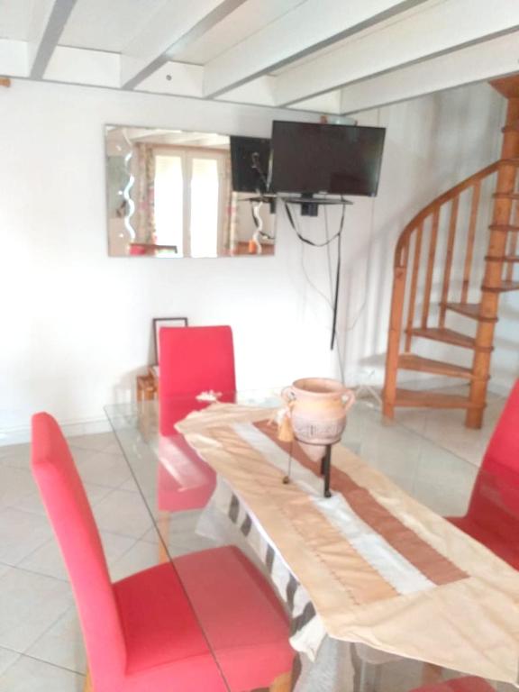 Studio in Goyave with wonderful city view furnished garden and WiFi 4 km from the beach - image 3