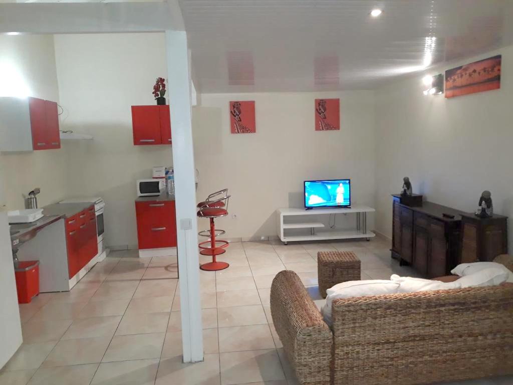 Apartment with 2 bedrooms in Le Gosier with shared pool enclosed garden and WiFi 5 km from the beach - main image