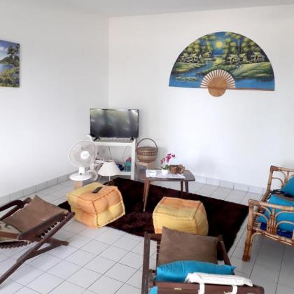 Apartment with 2 bedrooms in Le Moule with enclosed garden - image 2