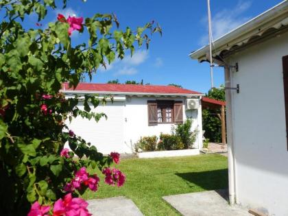 Studio in Capesterre Belle Eau with enclosed garden and WiFi 3 km from the beach - image 5