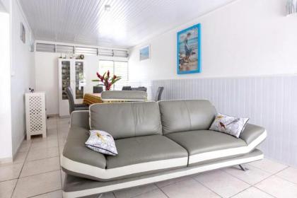 House with 4 bedrooms in Le Moule with furnished garden and WiFi - image 1