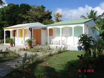 Bungalow d'une chambre avec jardin amenage et wifi a Le Moule Guadeloupe 