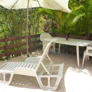 Studio avec vue sur la mer jardin clos et wifi a Marigot a 1 km de la plage