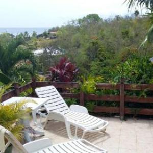 Studio avec vue sur la mer jardin clos et wifi a Marigot a 1 km de la plage