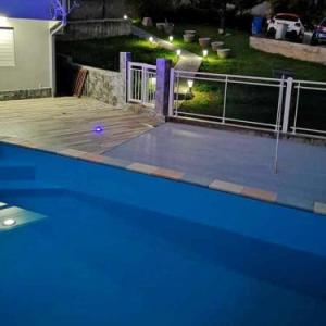 Appartement de 2 chambres avec piscine partagee jacuzzi et jardin clos a Lamentin
