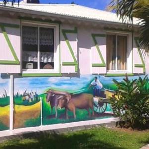 Bungalow with vv2 bedrooms in SainteRose with shared pool terrace and WiFi