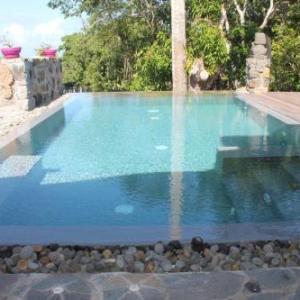 Bungalow d'une chambre avec vue sur la mer jardin clos et wifi a Sainte Rose