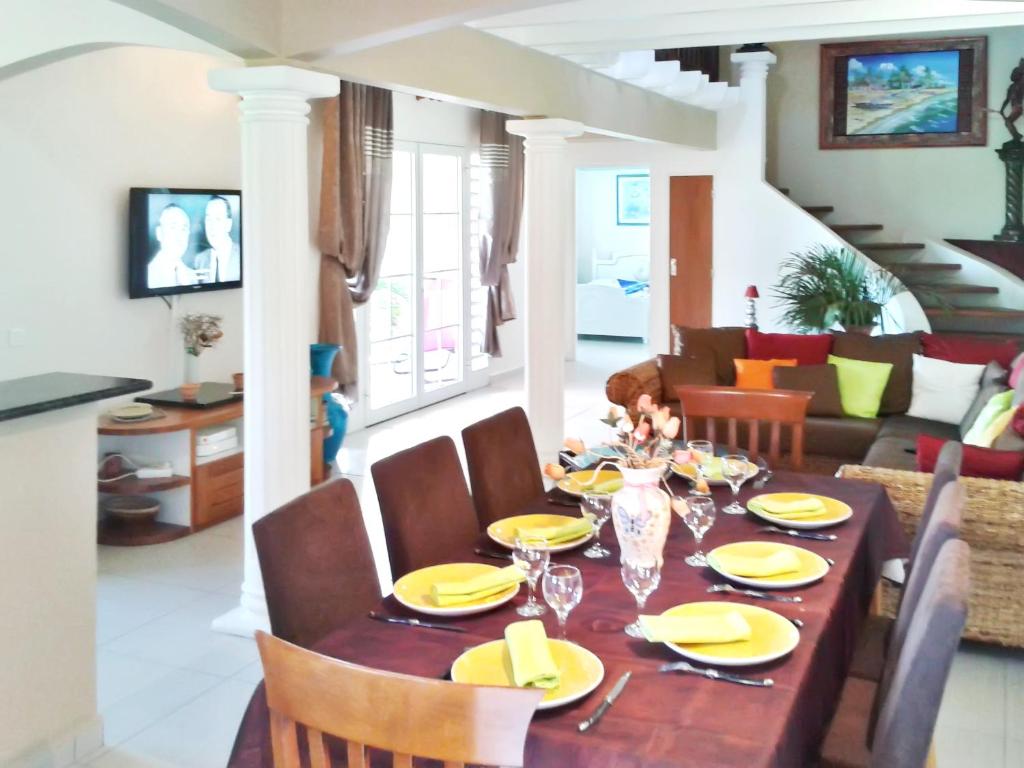 Villa de 3 chambres avec piscine privee jardin clos et wifi a Saint Francois a 3 km de la plage - image 4