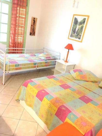 Appartement de 4 chambres avec piscine partagee jardin clos et wifi a Le Gosier a 5 km de la plage - image 10