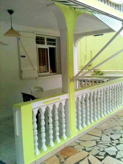 Appartement de 4 chambres avec piscine partagee jardin clos et wifi a Le Gosier a 5 km de la plage - image 17