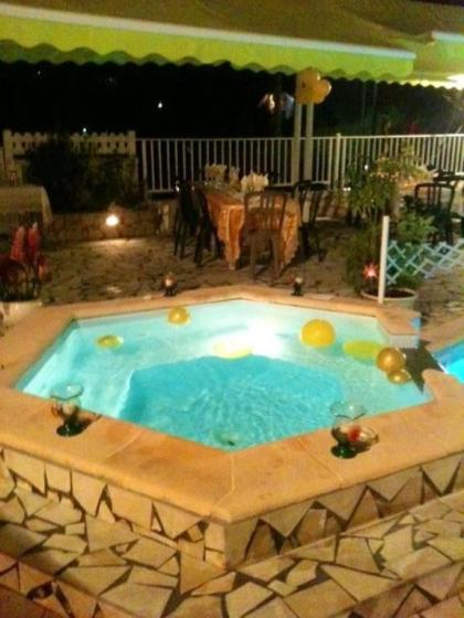 Appartement de 4 chambres avec piscine partagee jardin clos et wifi a Le Gosier a 5 km de la plage - image 2