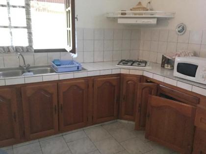 Appartement de 4 chambres avec piscine partagee jardin clos et wifi a Le Gosier a 5 km de la plage - image 3