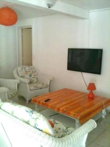 Appartement de 4 chambres avec piscine partagee jardin clos et wifi a Le Gosier a 5 km de la plage - image 4