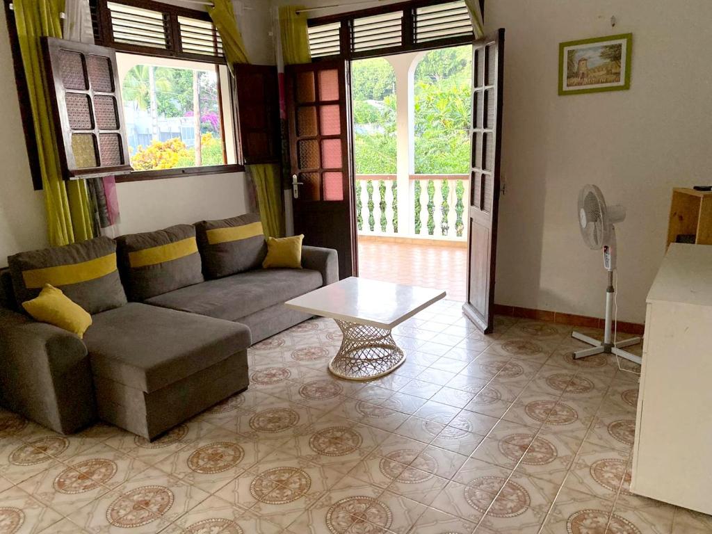 Appartement de 4 chambres avec piscine partagee jardin clos et wifi a Le Gosier a 5 km de la plage - image 7
