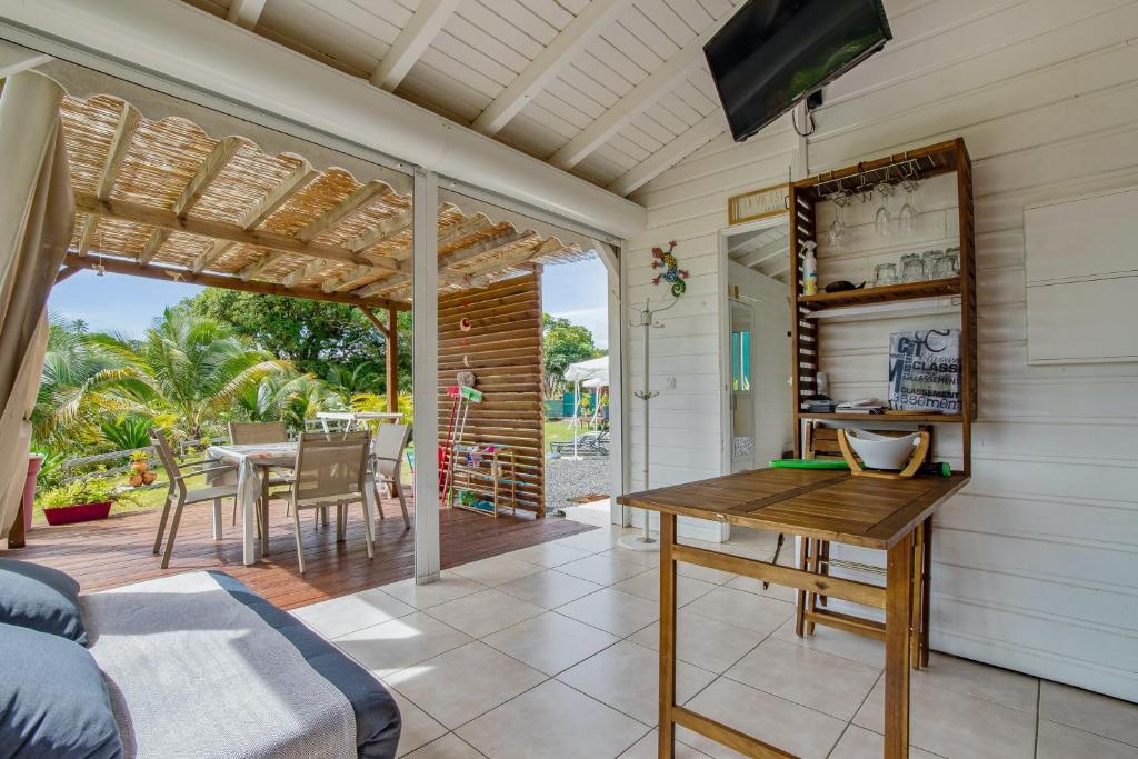 Bungalow d'une chambre avec piscine partagee jardin clos et wifi a Petit Bourg - image 5