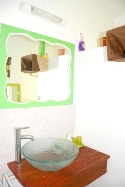 Bungalow with one bedroom in PointeNoire with furnished garden and WiFi - image 11