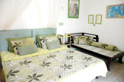 Bungalow with one bedroom in PointeNoire with furnished garden and WiFi - image 8
