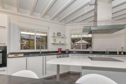 Villa les Mineurs : Superbe Villa avec Piscine et Jardin - image 17