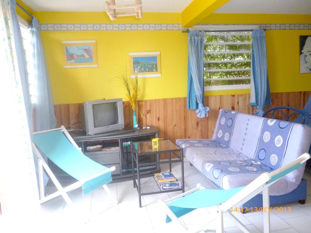 Studio avec vue sur la mer jardin clos et wifi a Marigot a 1 km de la plage - image 4