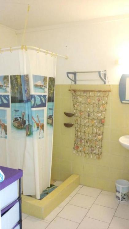 Studio avec vue sur la mer jardin clos et wifi a Marigot a 1 km de la plage - image 8
