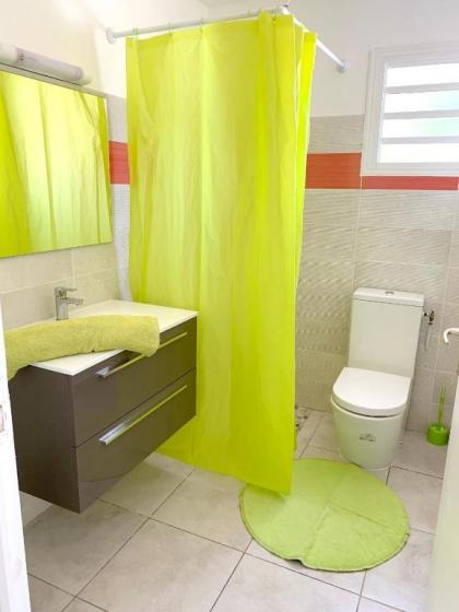 Appartement d'une chambre avec piscine partagee jardin clos et wifi a Le Gosier a 2 km de la plage - image 20