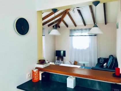 Maison de 2 chambres avec vue sur la mer jacuzzi et jardin clos a Petit Canal a 8 km de la plage - image 6