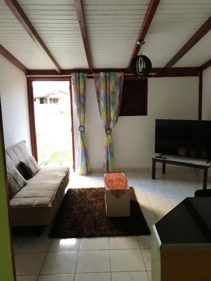 Maison d'une chambre avec jardin clos et wifi a Le Gosier - image 2