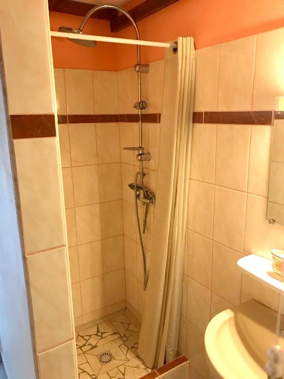 Maison d'une chambre avec jardin clos et wifi a Le Gosier - image 5