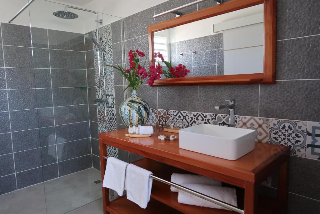 Hôtel & Villa Le Cocotel - image 2