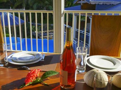 Appartement de 3 chambres avec piscine partagee jacuzzi et jardin clos a Lamentin