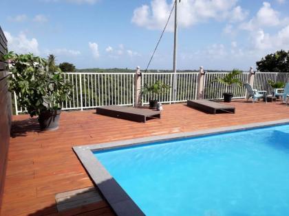 Villa de 3 chambres avec vue sur la mer piscine privee et terrasse amenagee a Le Gosier a 4 km de la plage - image 2