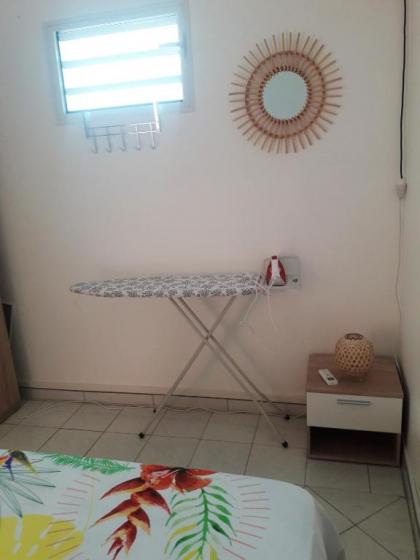 Maison d'une chambre avec piscine partagee terrasse amenagee et wifi a Petit Bourg - image 10