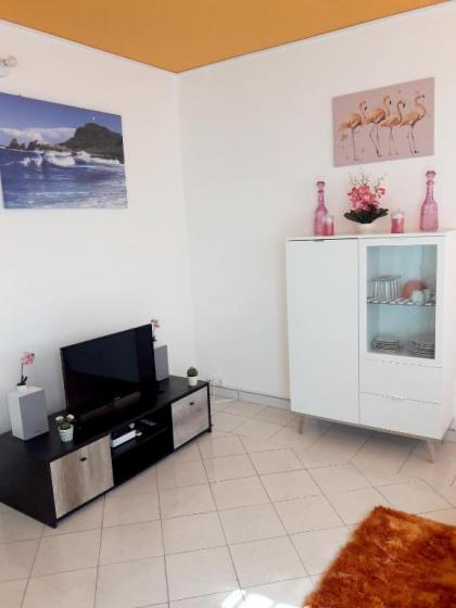 Maison d'une chambre avec piscine partagee terrasse amenagee et wifi a Petit Bourg - image 11