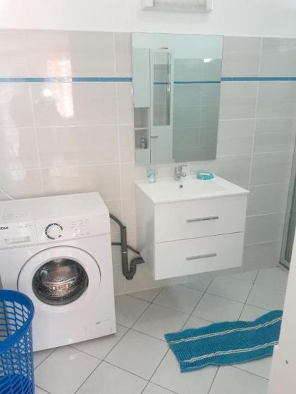 Maison d'une chambre avec piscine partagee terrasse amenagee et wifi a Petit Bourg - image 14